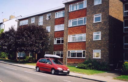 Bridge Street, Leatherhead 2004 © Liz Dyke